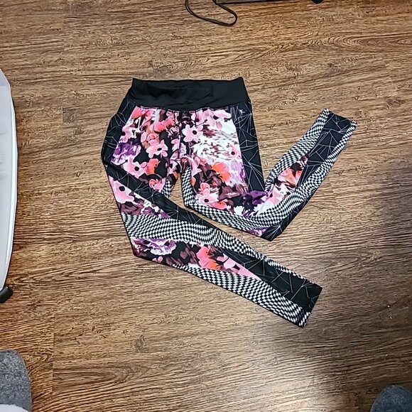Danskin Fitted Leggings Multi-Colored‎ Ladies Size 4-6 Pre-Owned Gym Activewear - Picture 3 of 6